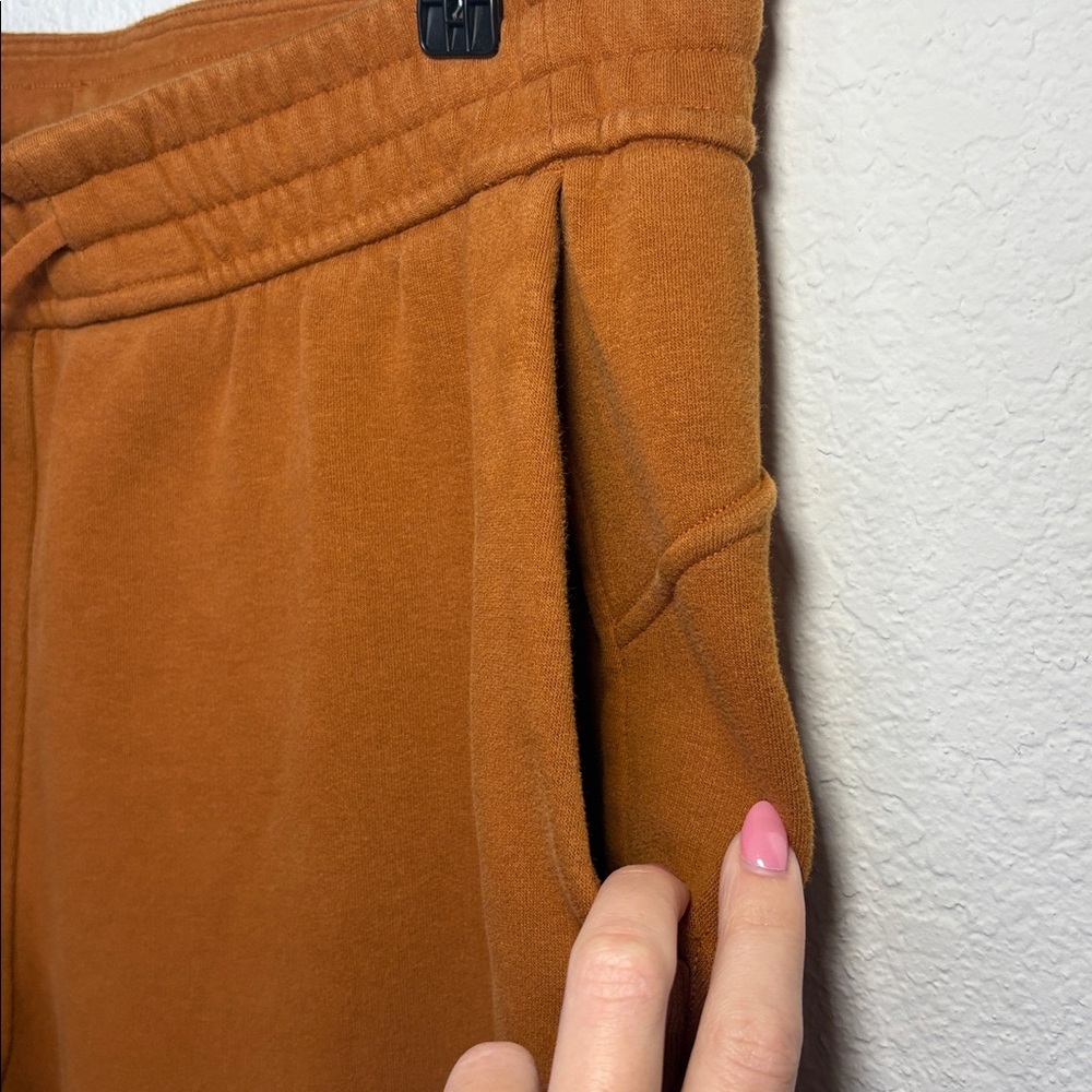 Lululemon Loungeful Straight Leg Pant Sweatpants size 10 butternut brown - Picture 6 of 8